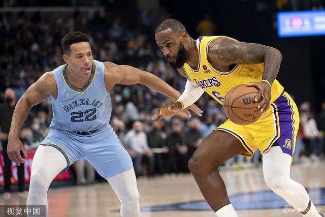 文班34+13+11马刺险胜国王 独行侠力克开拓者