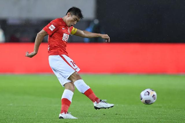 杨瀚森11+16+8青岛大胜新疆 上海3分险胜同曦