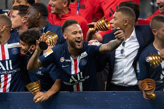 英超-B费染红库尼亚角球破门 曼联客场0-2狼队